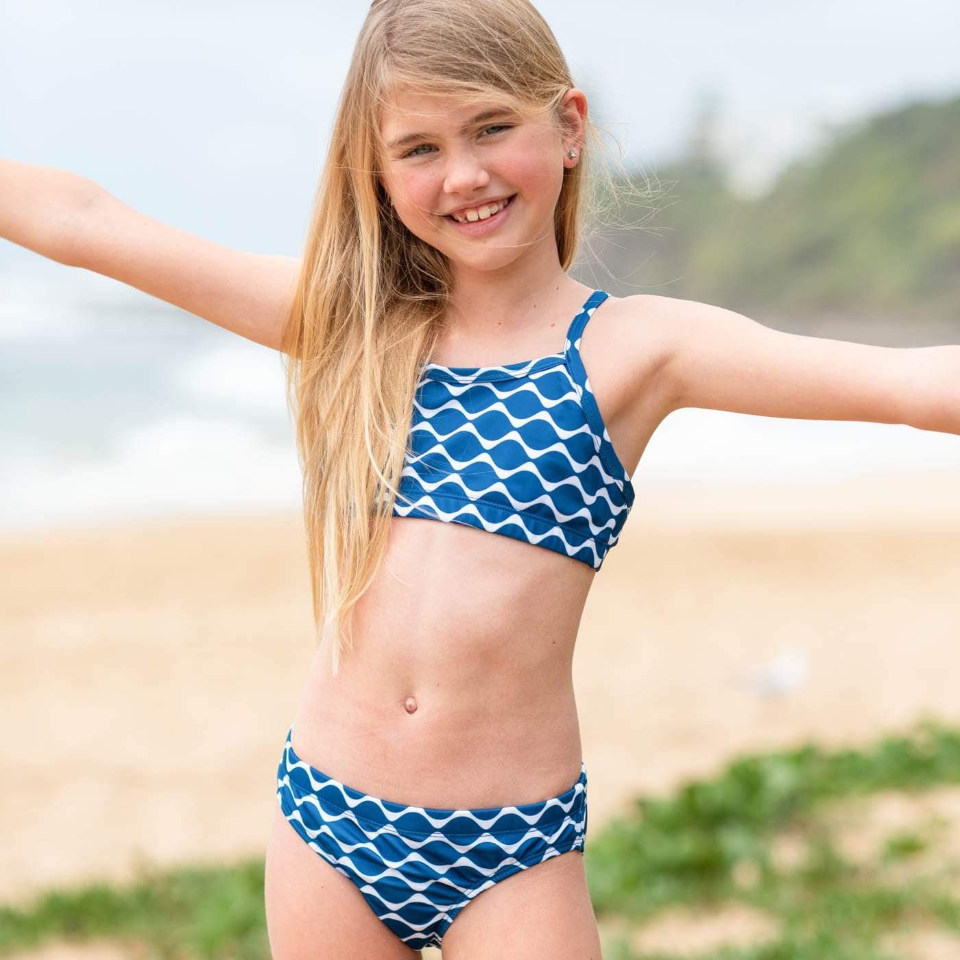 https://sandyfeetaustralia.com/cdn/shop/products/sandy-feet-australia-bikini-bottoms-navy-wave-bikini-bottoms-28420191486027.jpg?v=1633137587